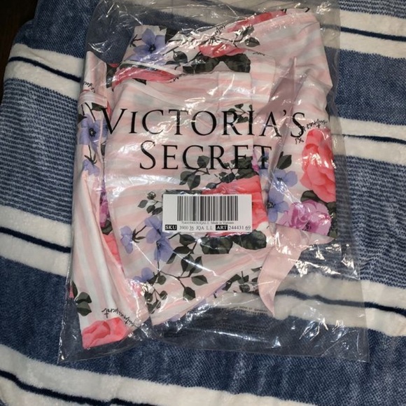 clothes - Picture 6 of 7